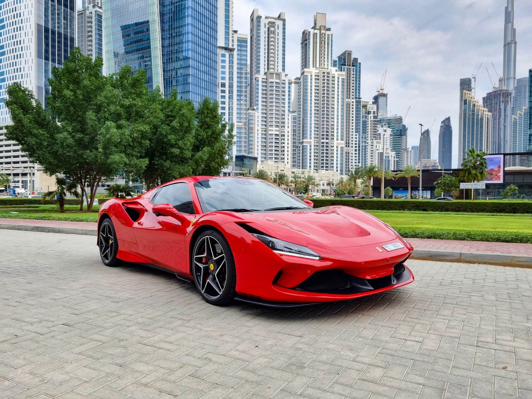 10 Essential Tips for Leasing a Ferrari in Dubai with tourferrari.com